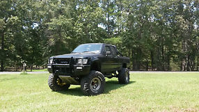 4x4 89 Toyota tacoma extended cab with 35 inch thorn birds, lifted w/ chevy 350 image 2