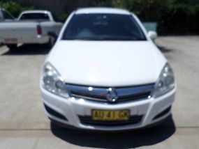HOLDEN ASTRA STATION WAGON 12/2007 WITH A BLOWN HEAD GASKET AUTO AIR AND STEER  image 1
