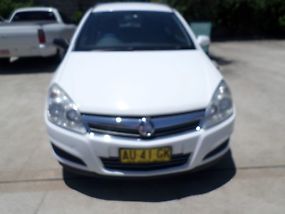 HOLDEN ASTRA STATION WAGON 12/2007 WITH A BLOWN HEAD GASKET AUTO AIR AND STEER  image 2