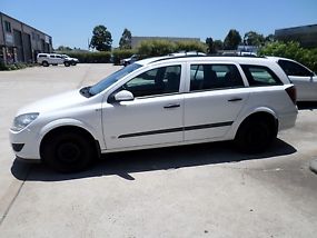 HOLDEN ASTRA STATION WAGON 12/2007 WITH A BLOWN HEAD GASKET AUTO AIR AND STEER  image 4
