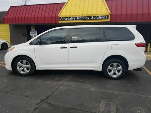 FREE Shipping & Carfax Wheelchair Mobility Handicap 2015 Toyota Sienna L image 4