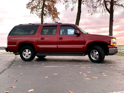 2002 Chevrolet Suburban 1500 SUV Red 4WD Automatic K1500 image 1