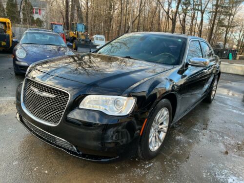 2015  300 C BLACK ON BLACK STRONG RUNNER DRIVES NICE CLEAN TITLE