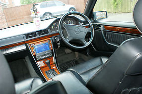 MERCEDES BENZ W124 E300 DIESEL. REAL CLASSIC image 8
