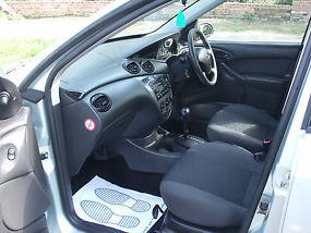 FORD FOCUS 1.6 LX RARE SALOON AUTOMATIC DRIVES SUPERB YEARS M.O.T,EXTRAS image 2