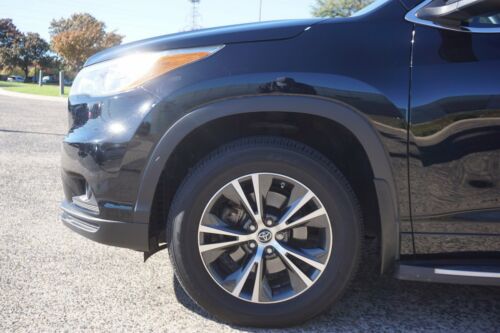2016 Toyota Highlander, Midnight Black Metallic with 91325 Miles available now! image 4