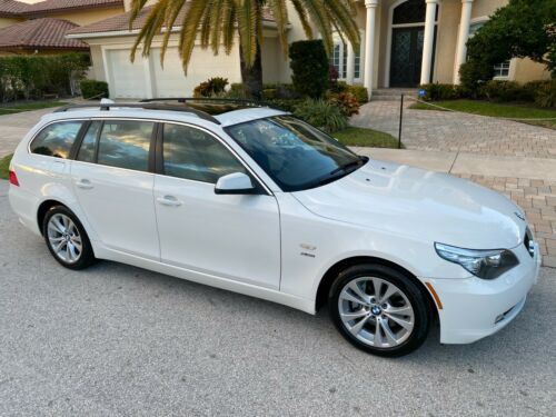 VERY RARE WAGON IN WHITE OVER TAN! LOADED W/ PANO ROOF, HEATED STEERING WHEEL.