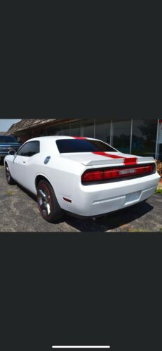 2013 Dodge Challenger Coupe White RWD Automatic SXT image 7