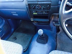 Toyota Hilux (2003) Cab Chassis 5 SP Manual (2.7L - Multi Point F/INJ) 3 Seats image 6