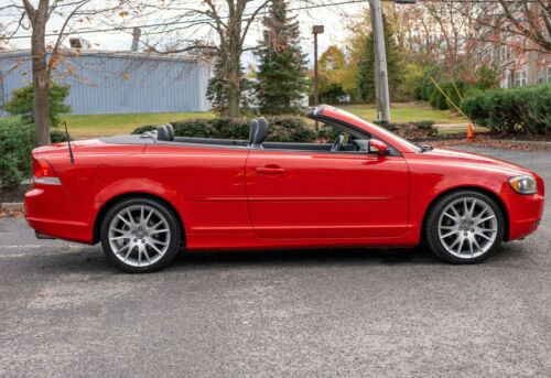 2006 Passion Red C70 T5 Hard Top Convertible image 8