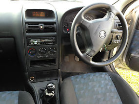 Holden Astra Equipe (2001) 4D Sedan 4 SP Automatic (1.8L - Multi Point F/INJ)... image 7