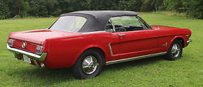 Ford: Mustang Convertible image 2