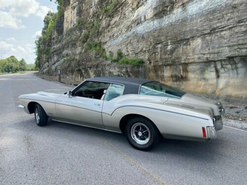 1971 Buick Riviera - beautiful Boattail! image 8