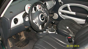2004 Mini Cooper Base Hatchback 2-Door 1.6L image 3