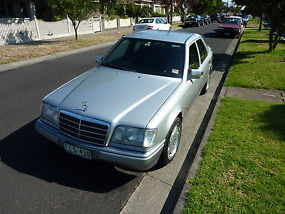 Mercedes-benz E280 (1993) 4D Sedan 4 SP Automatic (2.8L - Electronic F/INJ) image 2