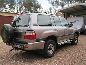 Toyota Landcruiser 100R GXL. V8 . Dual fuel. Low kms. Excellent condition image 4