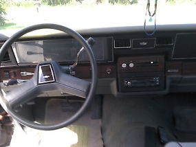 1990 Chevrolet Caprice Classic LS Brougham Sedan 4-Door 5.0L image 7