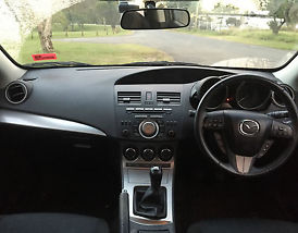 Mazda 3 Maxx Sport (2010) 5D Hatchback Manual (2L - Multi Point F/INJ) 5 Seats image 6