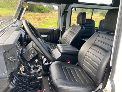 Beautifully restored Body off chassis nut&bolt 92 White Land Rover Defender 90 image 6