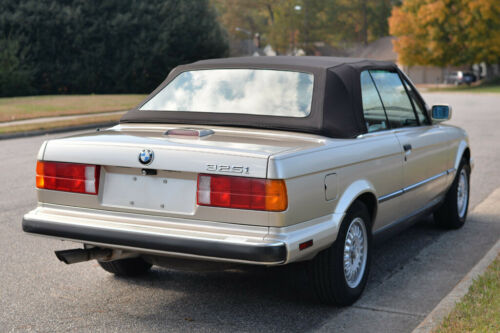 1990 BMW 325i Convertible image 2