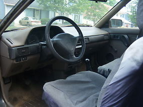1991 Mazda 323 Base Hatchback 2-Door 1.6L image 3