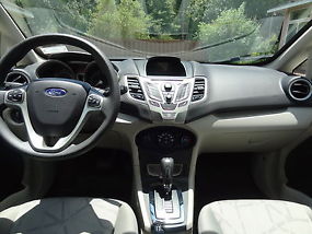 2011 Ford Fiesta SE | Perfect condition | 15,700 original miles image 3