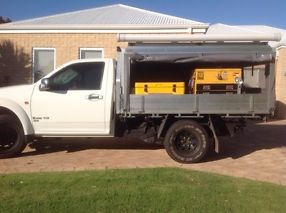  Ute, V200, heaps of EXTRAS!! RWC and rego included.