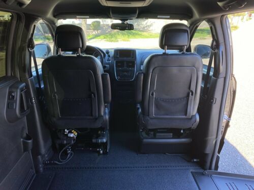 2016 Dodge Grand Caravan R/T Power Side-EntryWheelchair Van Automatic 4-Door V image 4
