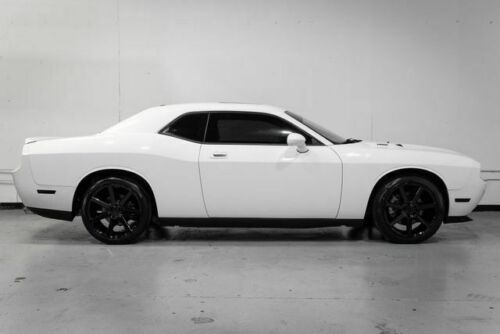 WHITE Dodge Challenger with 87736 Miles available now! image 4