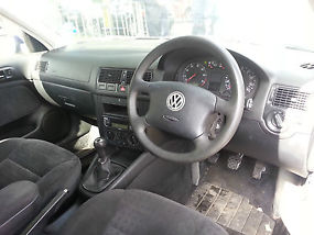 Volkswagon Golf SE 1.6 16v, 5 Door Manual, Excellent Condition!! + 1 YEAR TAX image 4