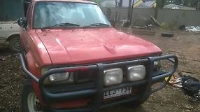 4X4 Hilux 1983 with v8