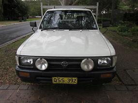 1997 Toyota Hilux 5 speed manual Cab Chassis image 1