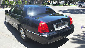 2011 Lincoln Town Car Executive L Flex Fuel Edition, Black, excellent condition image 1