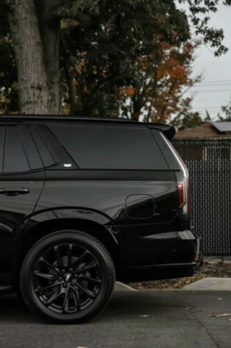 2021 Escalade 4WD Sport Platinum, Black with Black interior image 3