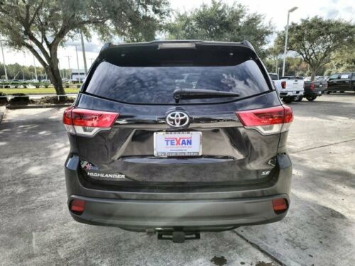 2017 Toyota Highlander, Midnight Black Metallic with 78892 Miles available now! image 3