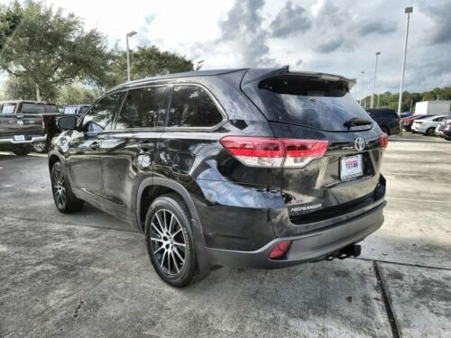 2017 Toyota Highlander, Midnight Black Metallic with 78892 Miles available now! image 4