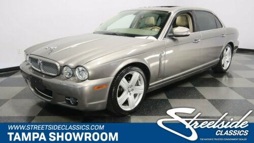 4.2L V8 6 SPEED AUTO CLEAN HISTORY LOADED WITH OPTIONS COLD A/C LUXURY