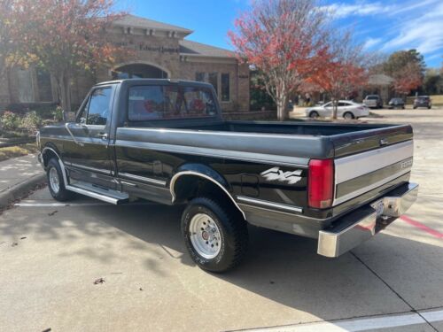 1992 Ford F150 Pickup Black 4WD Automatic XLT image 4