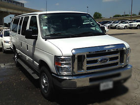 FORD E-350 XLT - 15 Pass. - Fully Serviced - Clean Carfax - Corporate Shuttle