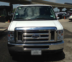 FORD E-350 XLT - 15 Pass. - Fully Serviced - Clean Carfax - Corporate Shuttle image 1