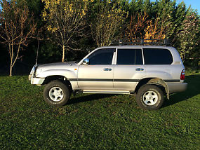 Toyota Landcruiser GXL (4x4) (2004) 4D Wagon 5 SP Manual 4x4 (4.2L - Diesel)... image 1