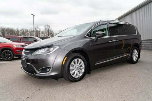 2019 Chrysler Pacifica for sale! image 1