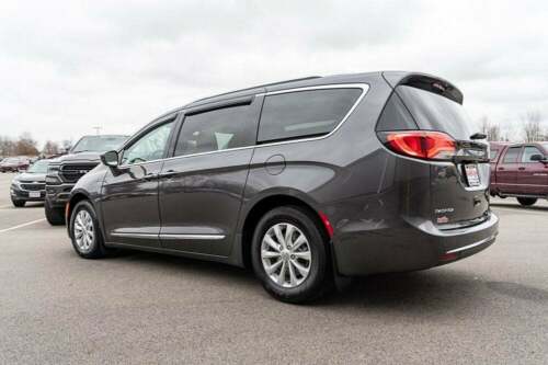 2019 Chrysler Pacifica for sale! image 5