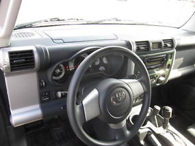 * 2010 Toyota FJ Cruiser 4x4 Automatic _Loaded * One Owner * image 7