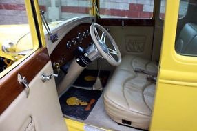 Ford : Model A 5 WINDOW COUPE image 7