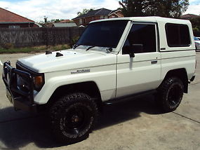 Toyota Landcruiser Bundera swb Soft top/Hard top 1987