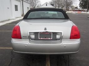 2003 Lincoln Town Car Signature Series with Cloth Top image 1
