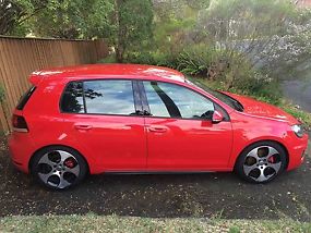 AS NEW, IMMACULATE Volkswagen VW Golf GTi - VERY LOW 14,000KM - MUST SELL !! image 5