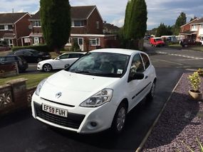 2010 Renault Clio. Only 45000 miles. Brilliant White. Excellent Condition. 