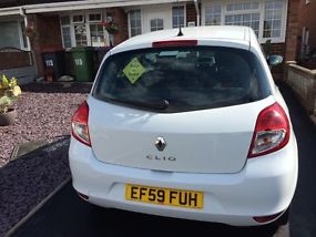 2010 Renault Clio. Only 45000 miles. Brilliant White. Excellent Condition.  image 7